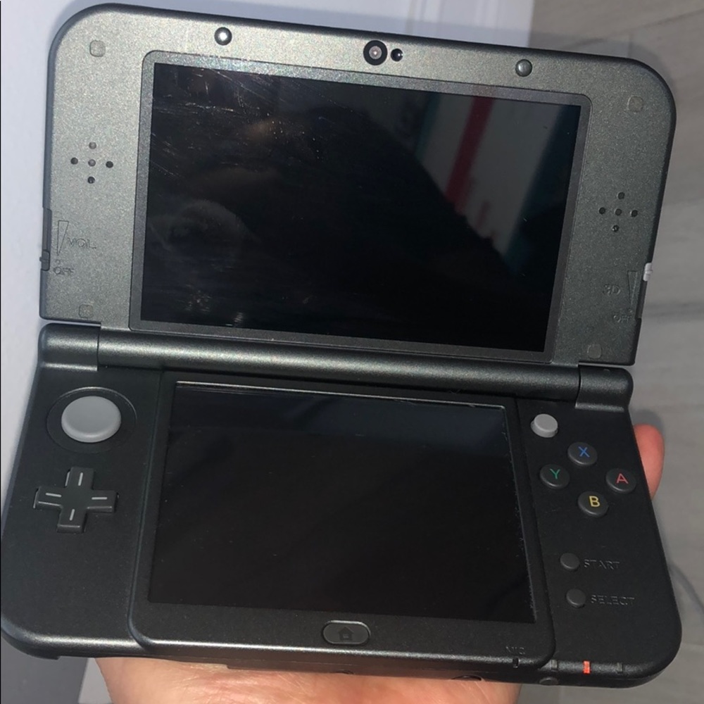 Nintendo 3DS xl with two games